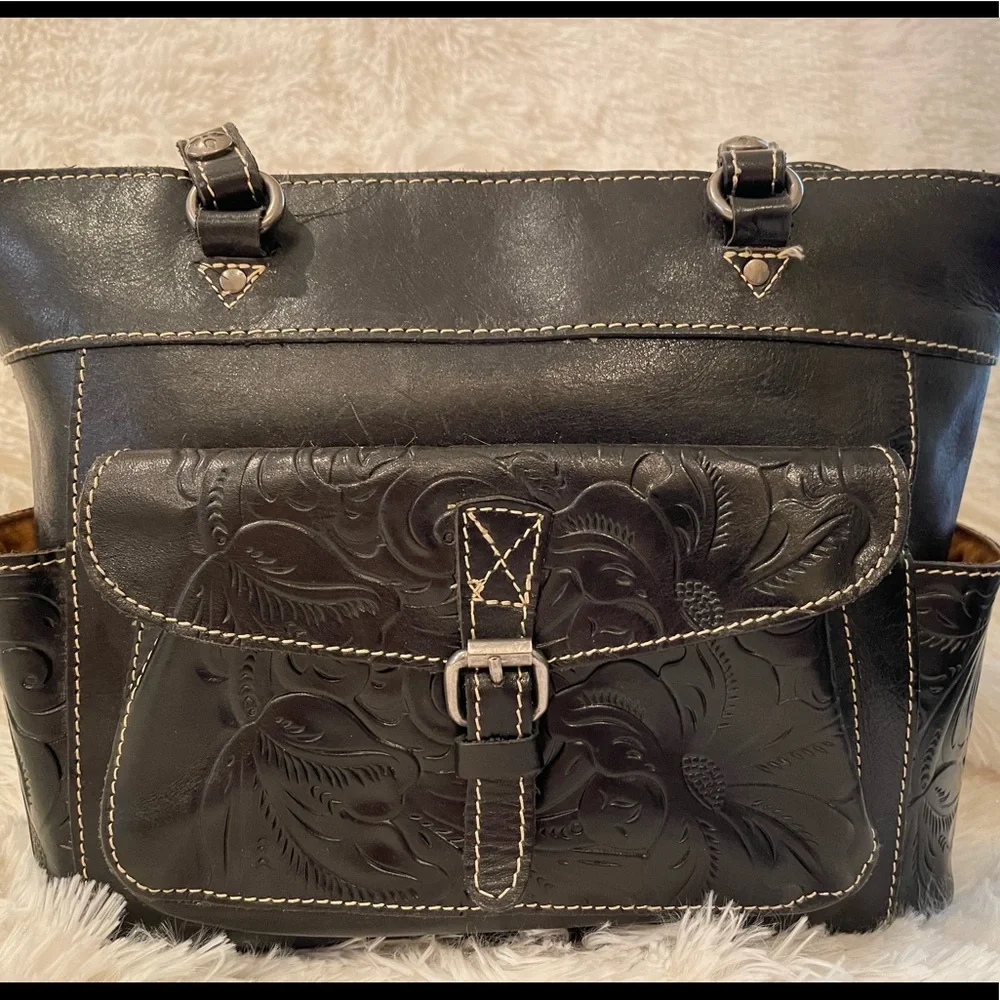 Like new black leather purse - Picture 1 of 8